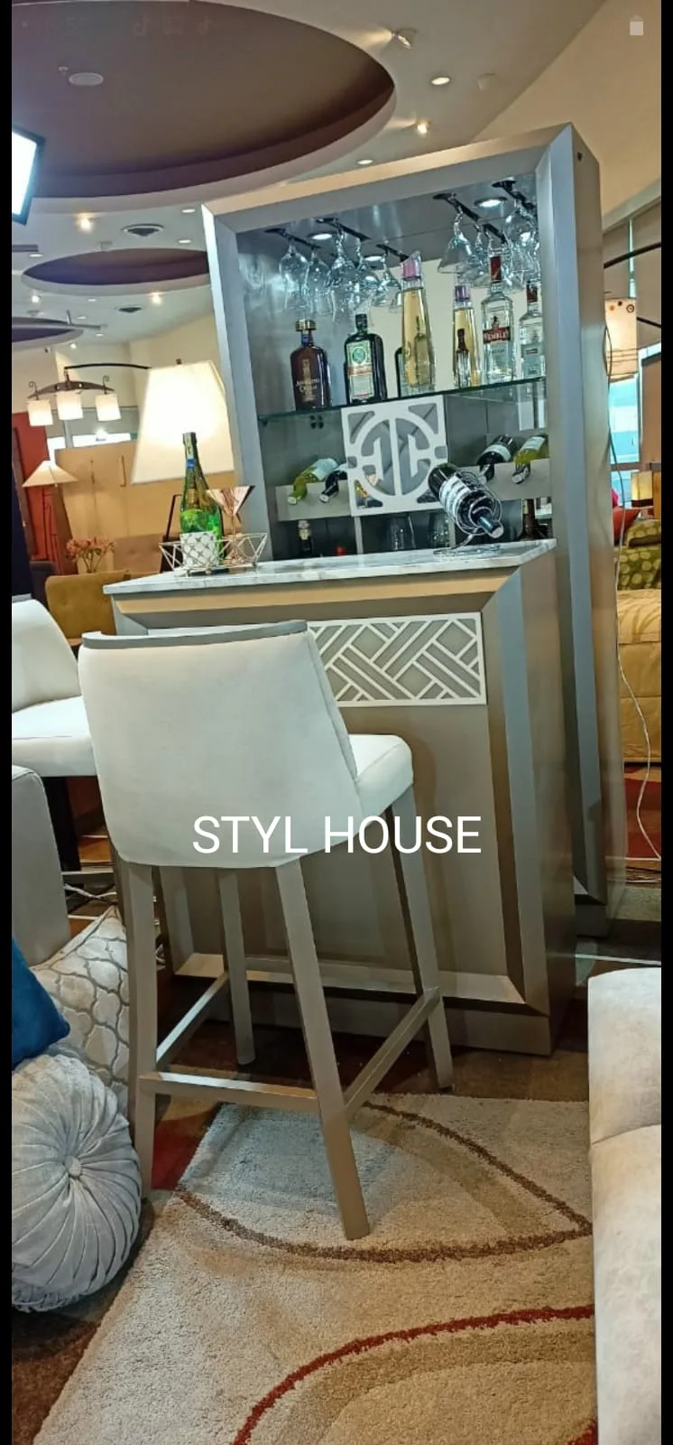 Barra compacta con panel fretwork (gris)