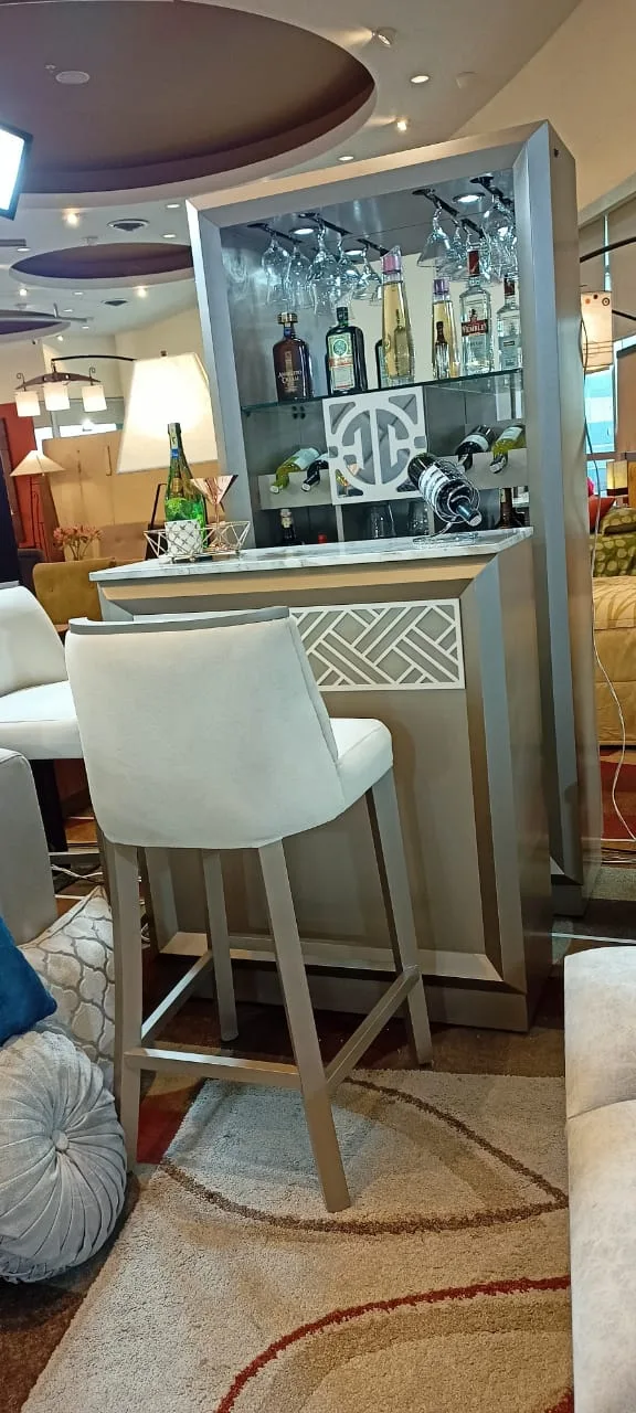 Barra compacta con panel fretwork (gris)