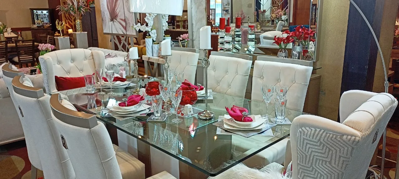 Comedor mesa madera clara estilo rústico-elegante
