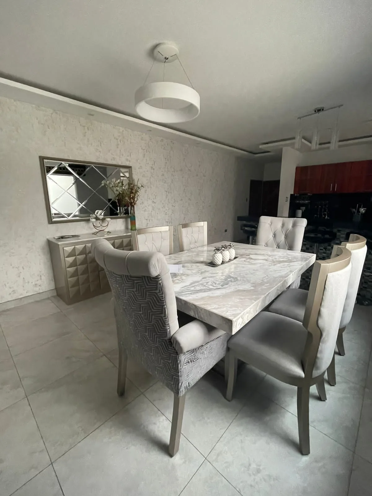 Comedor mesa mármol con base tallada plateada