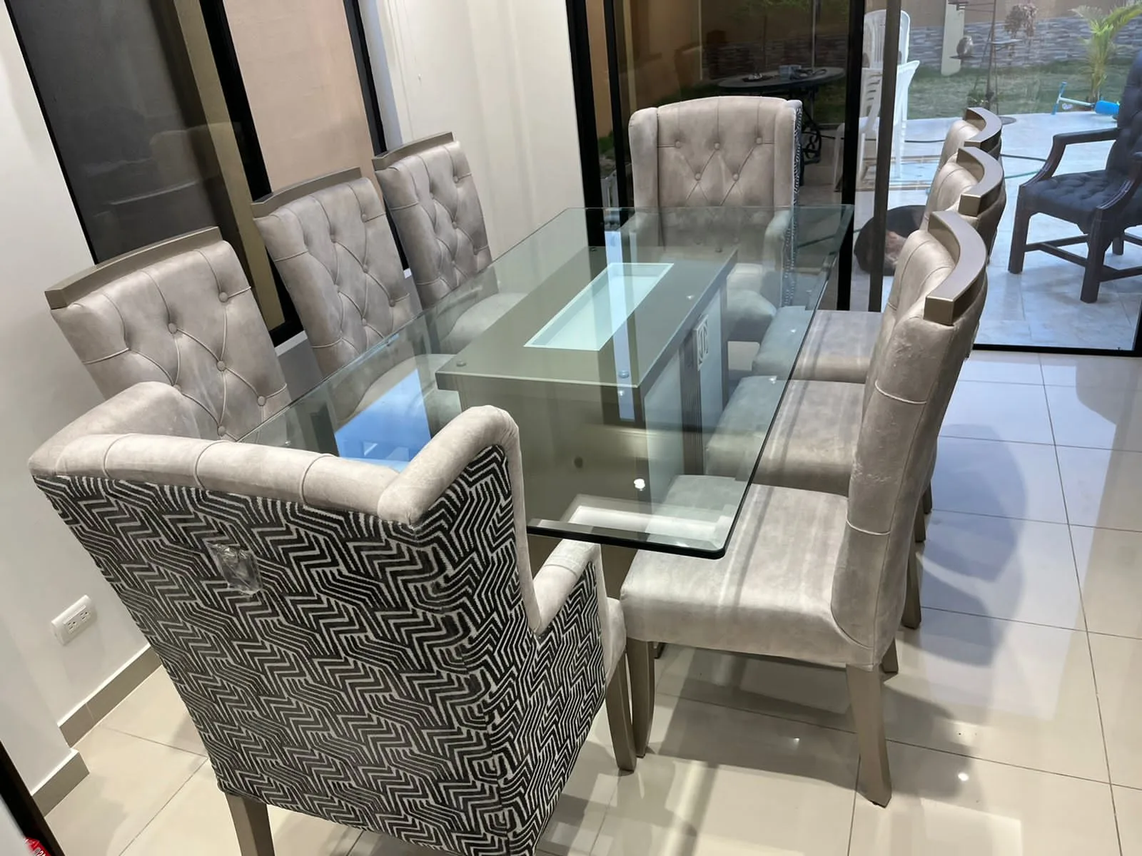 Comedor mesa mármol con borde tallado en madera plateada/dorada