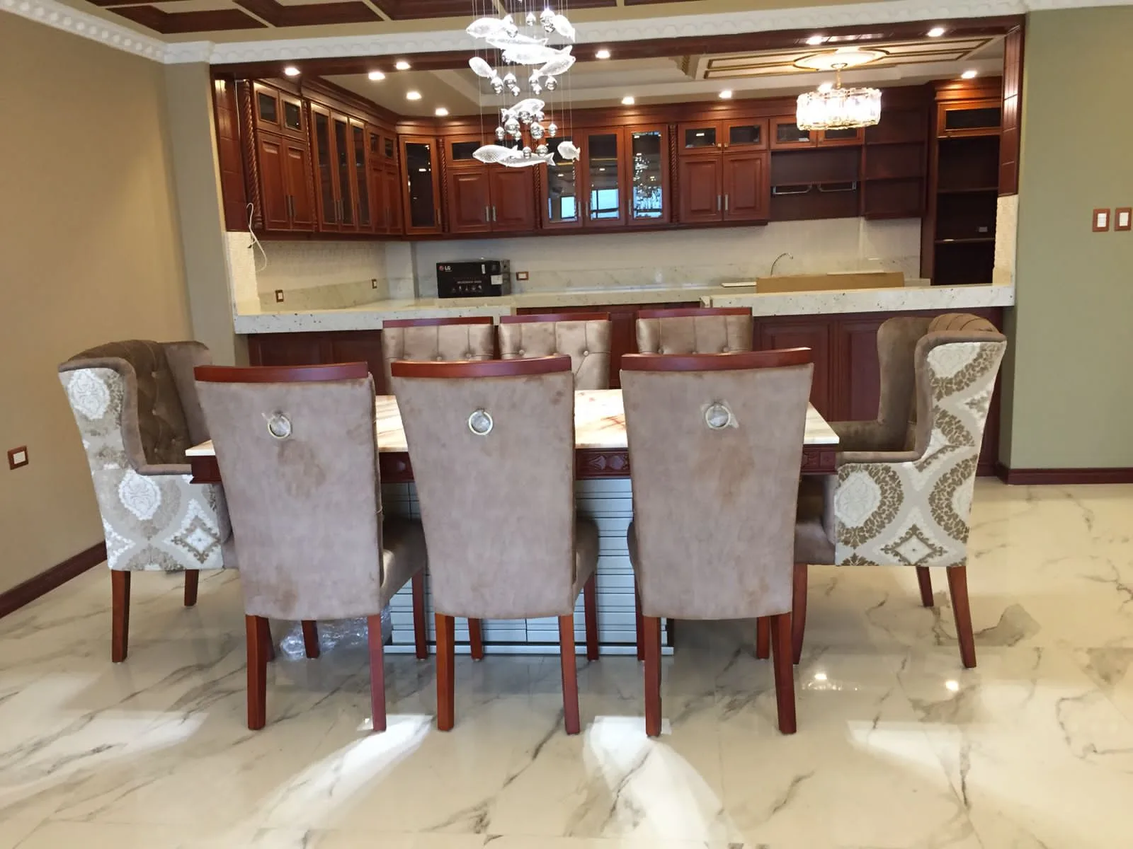 Comedor mesa vidrio con base gabinete