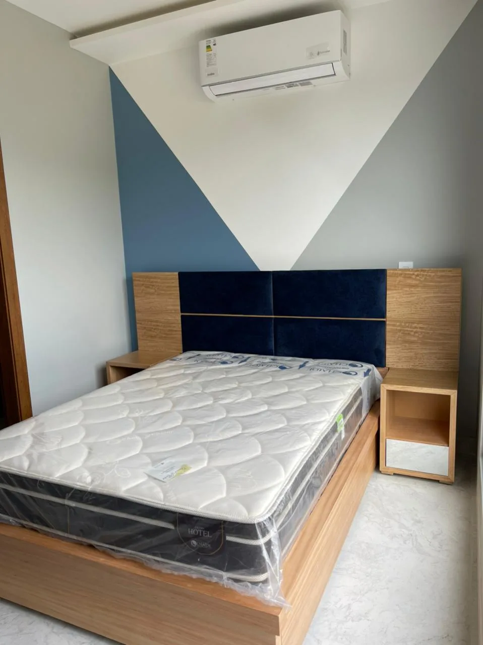 Cabecera de cama Tapizada en Azul marino DORM-001