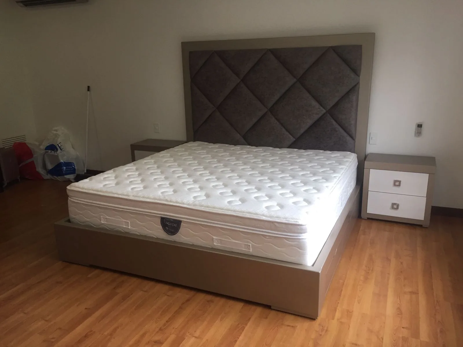 Cabecera de cama De patrón triangular en Café DORM-024