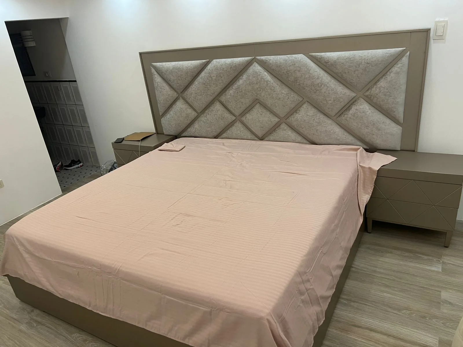 Cabecera de cama De patrón triangular en Beige DORM-064