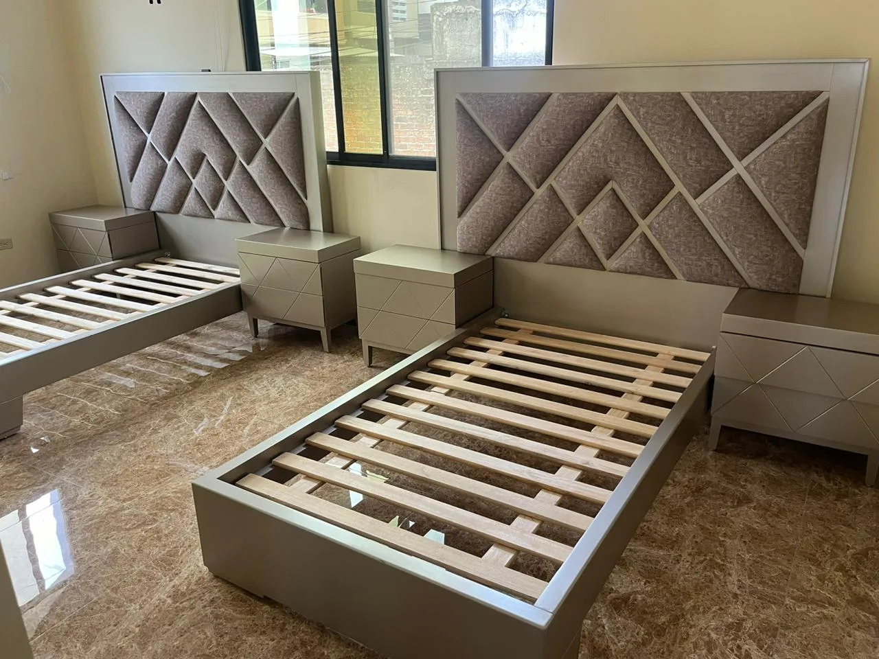 Cabecera de cama Tapizada en Taupe DORM-074