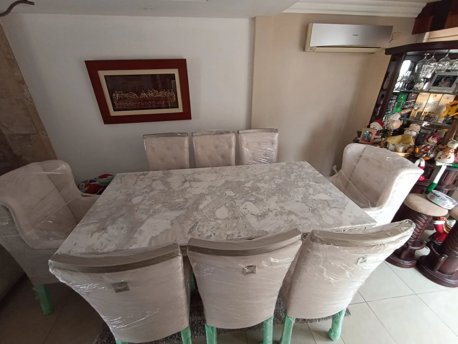 Juego de comedor 10 puestos, tapa combinada de mármol y vidrio