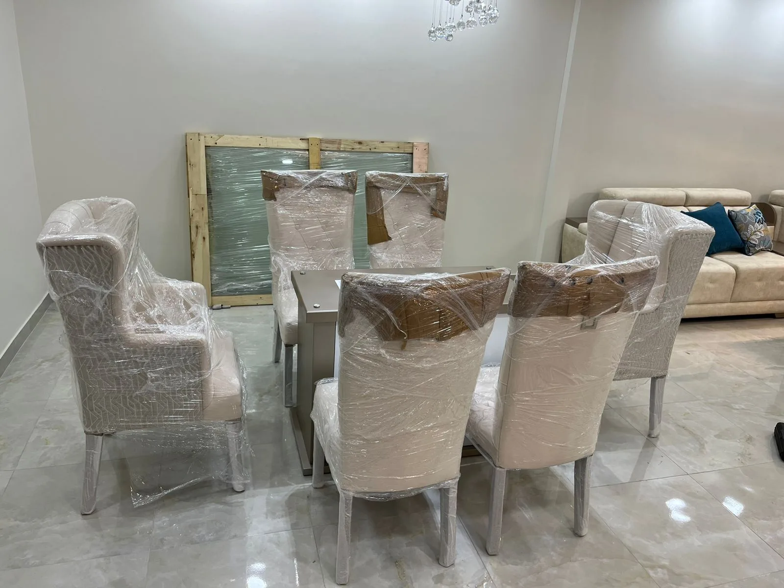 Juego de comedor 6 puestos, estructura mixta de madera y vidrio