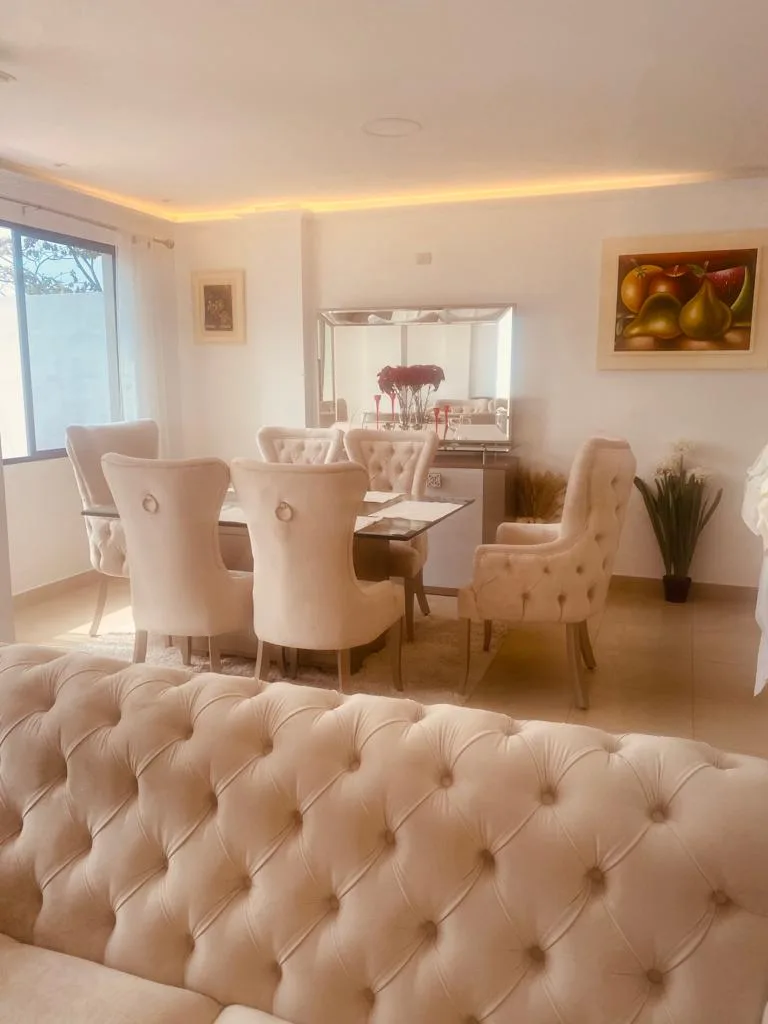Juego de comedor 8 puestos, estructura en madera