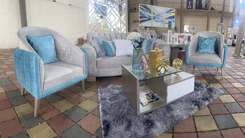 Sillón gris con vivo turquesa damasco + loveseat a juego